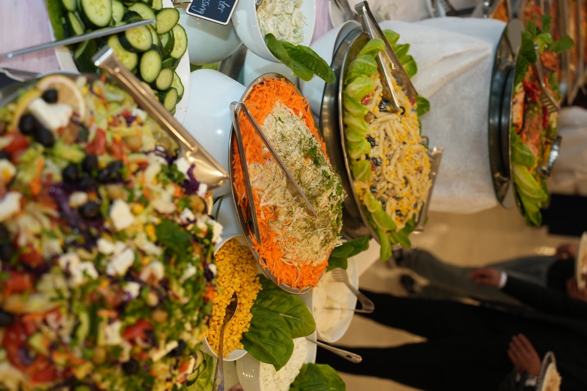 Festtafel & Buffet · Dinner in der Waldhalle Büchen, Halle