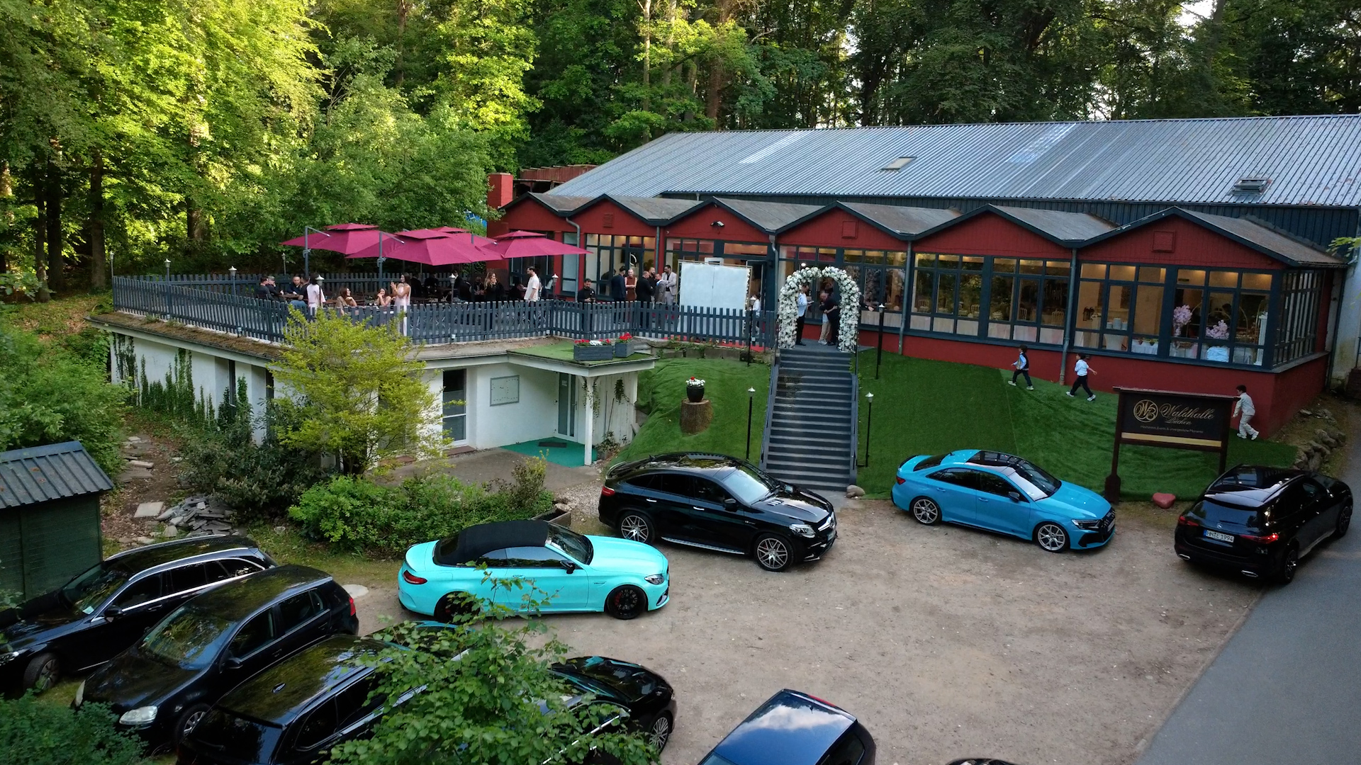 Die Waldhalle von außen, Außenbereich in der Waldhalle Büchen
